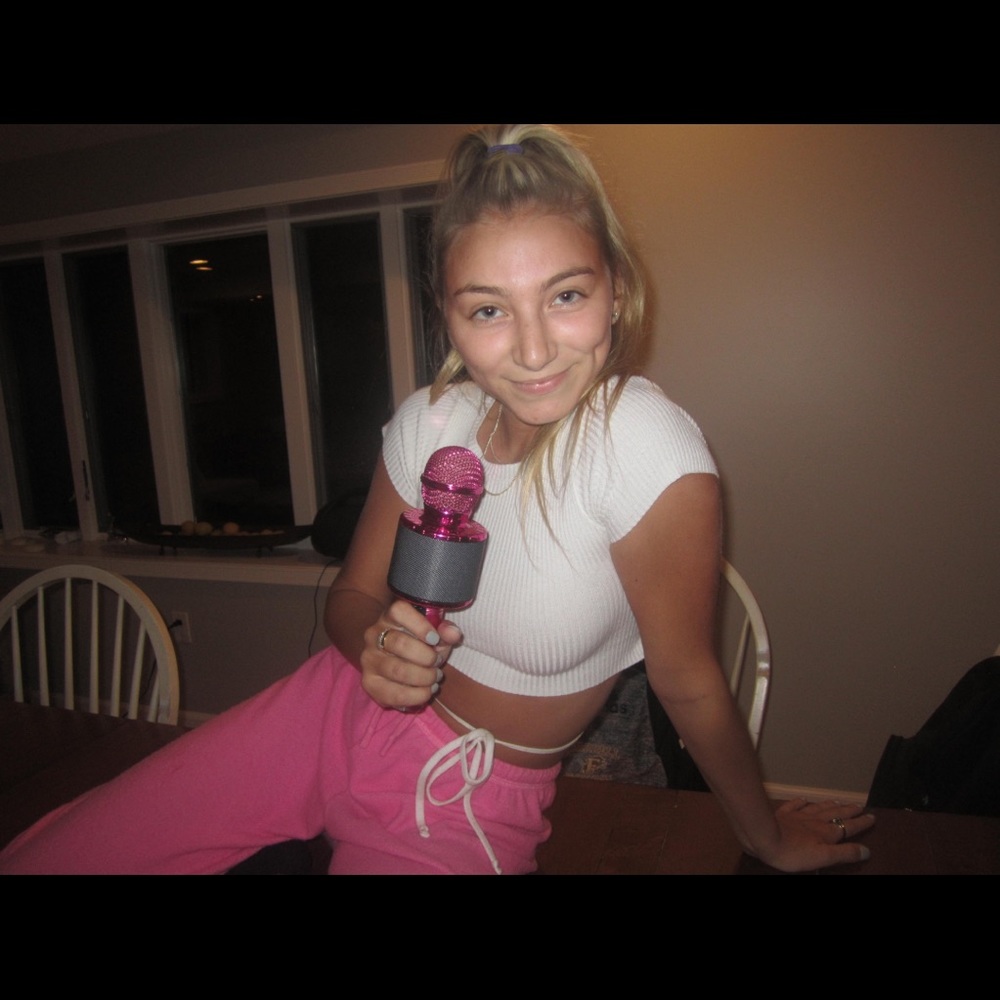 Meet your Posher, Julia